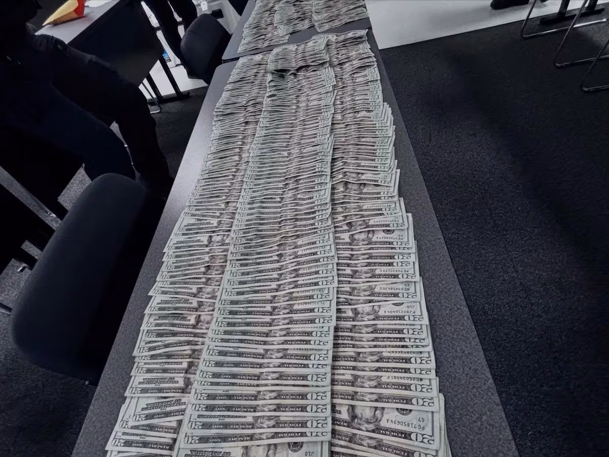 Convicted Felon Arrested in Hollywood Traffic Stop with Firearms and Cash