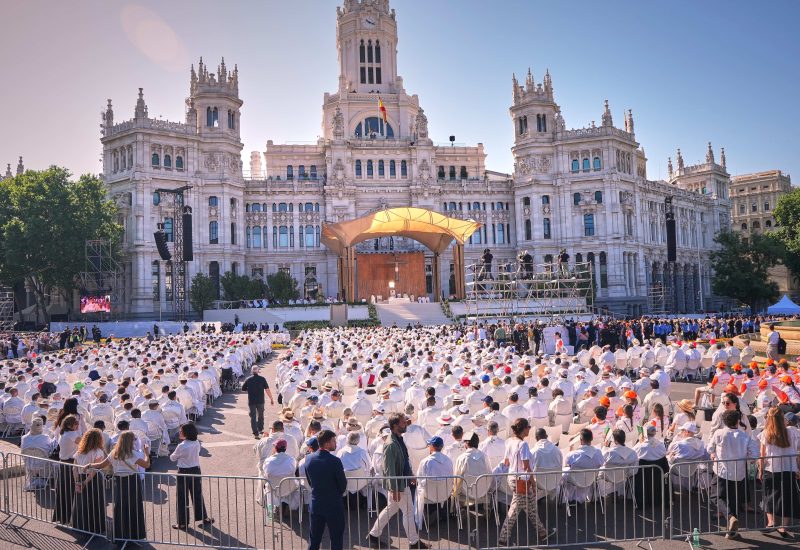 Pope Leads Corpus Christi Procession in Madrid, Drawing Large Crowds